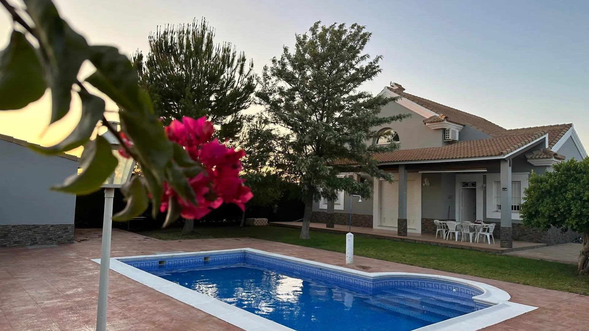 Homestay Chalet La Ramira Apartment Seville Spain