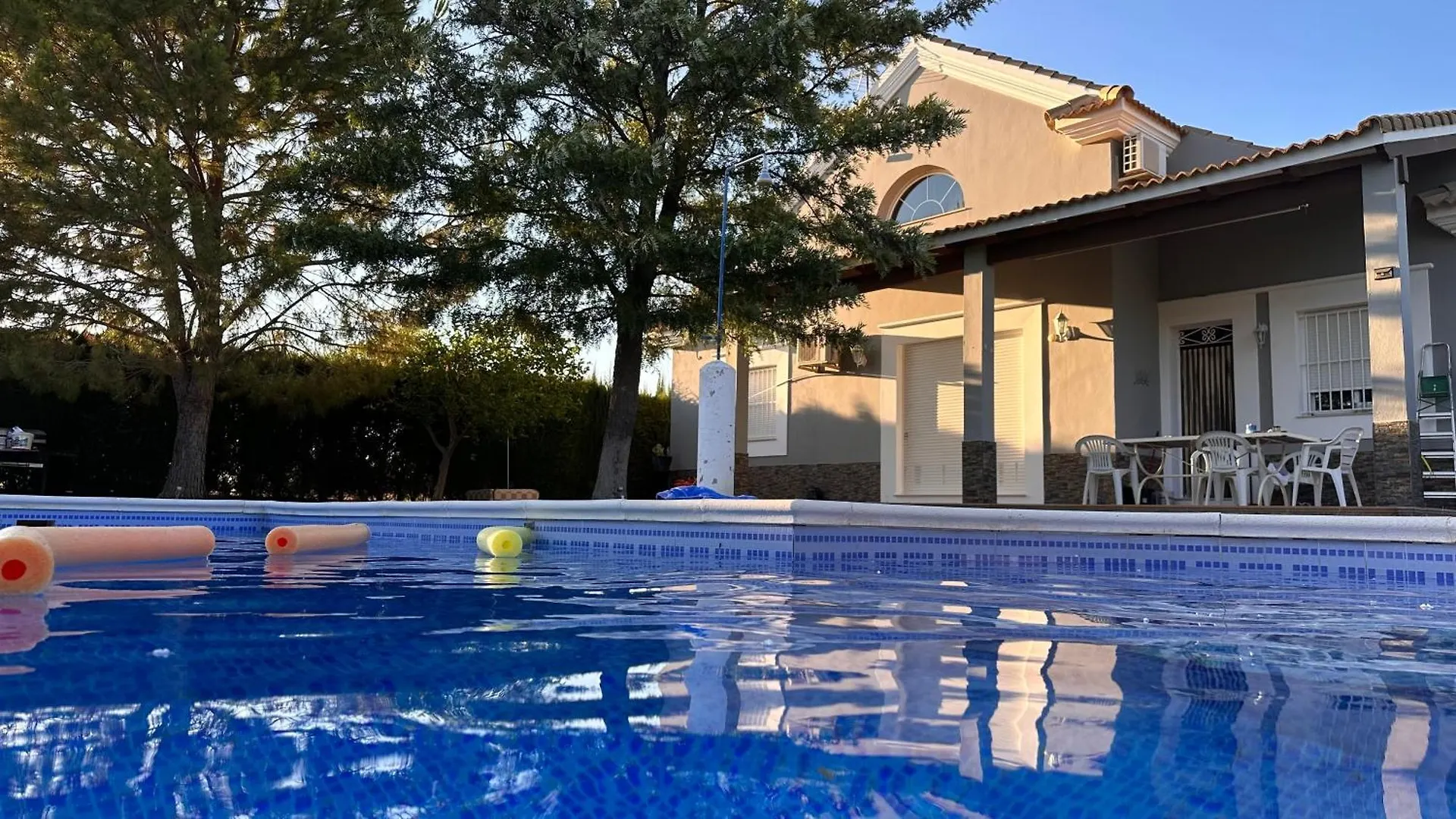 Chalet La Ramira Apartment Seville Homestay